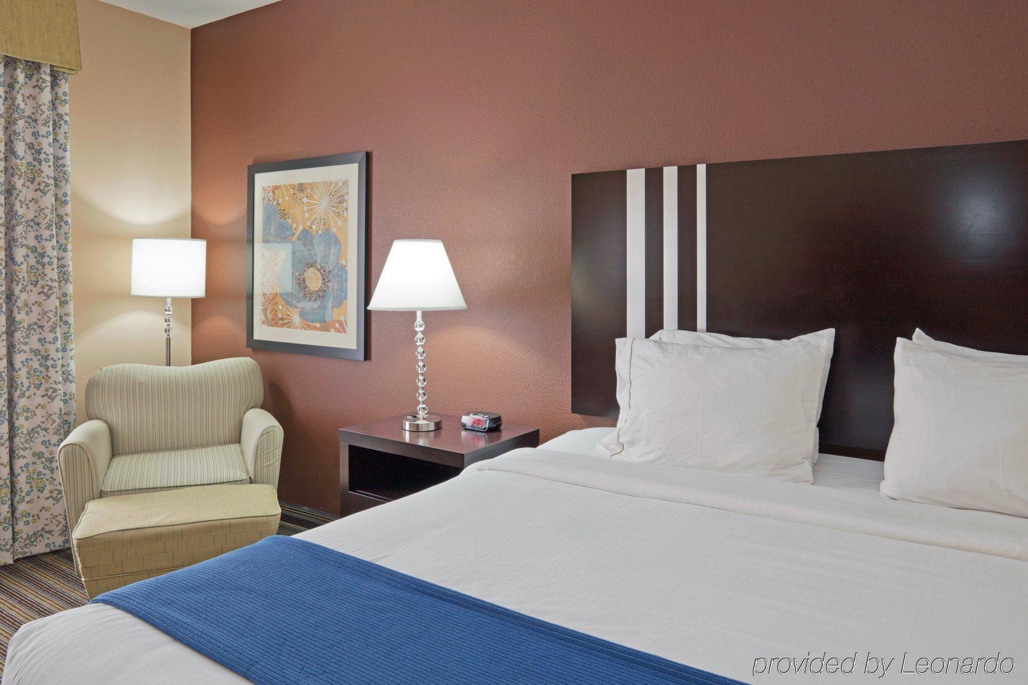 Holiday Inn Express Columbia By Ihg Room photo