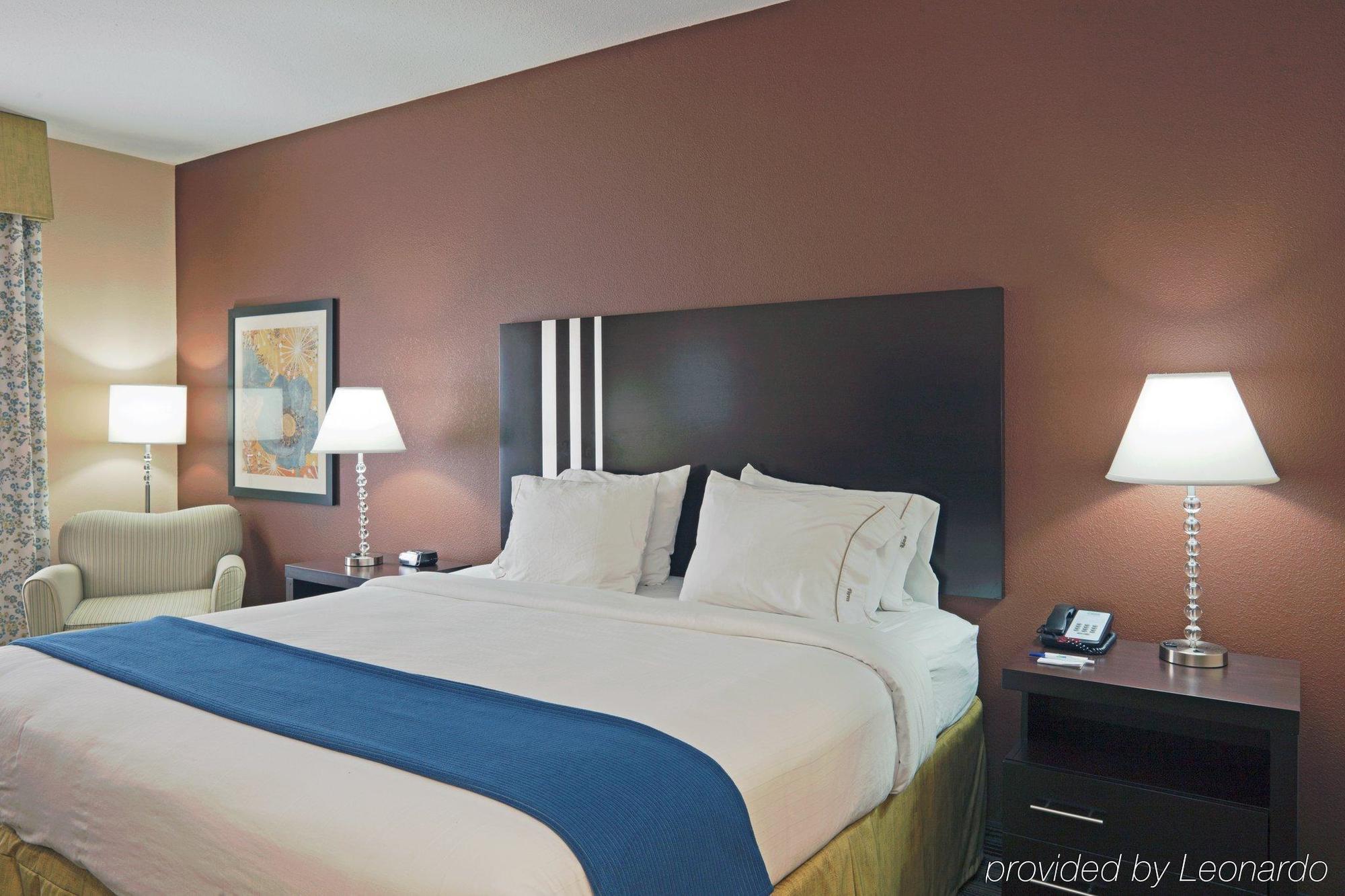 Holiday Inn Express Columbia By Ihg Room photo